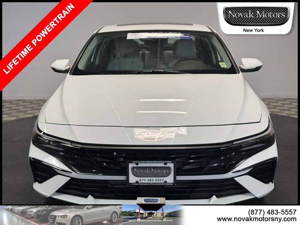 Used 2025 Hyundai Elantra Limited FWD image 2