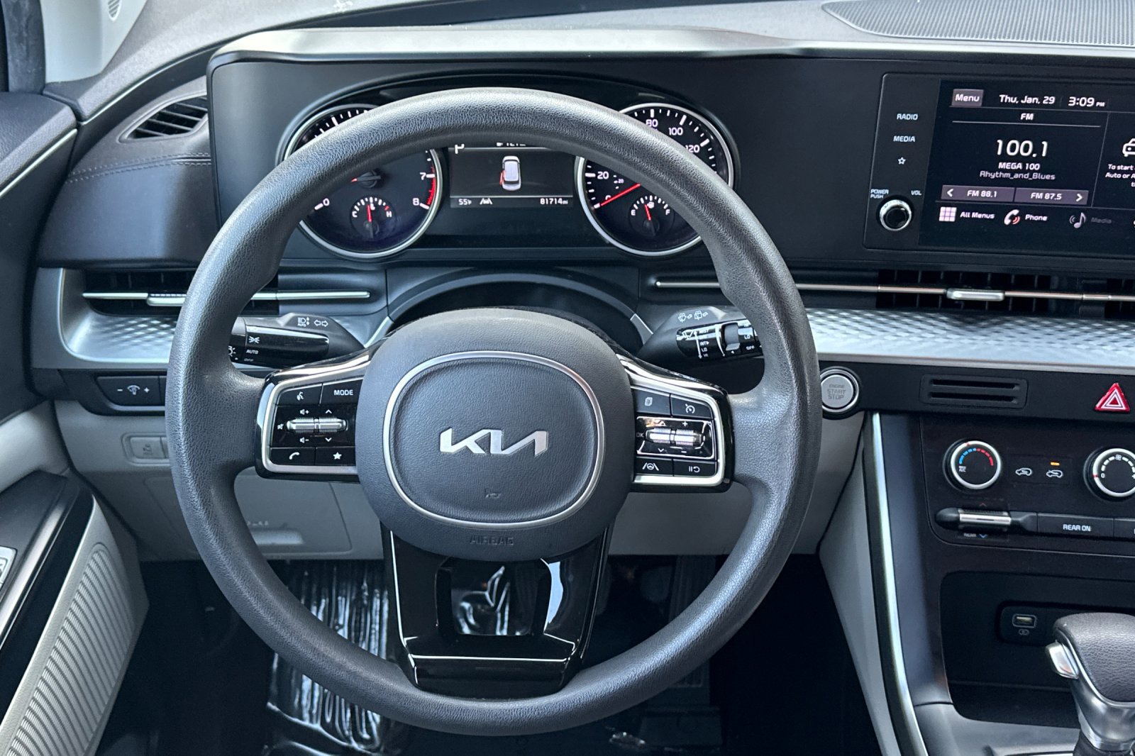 Used 2022 Kia Carnival LX image 14