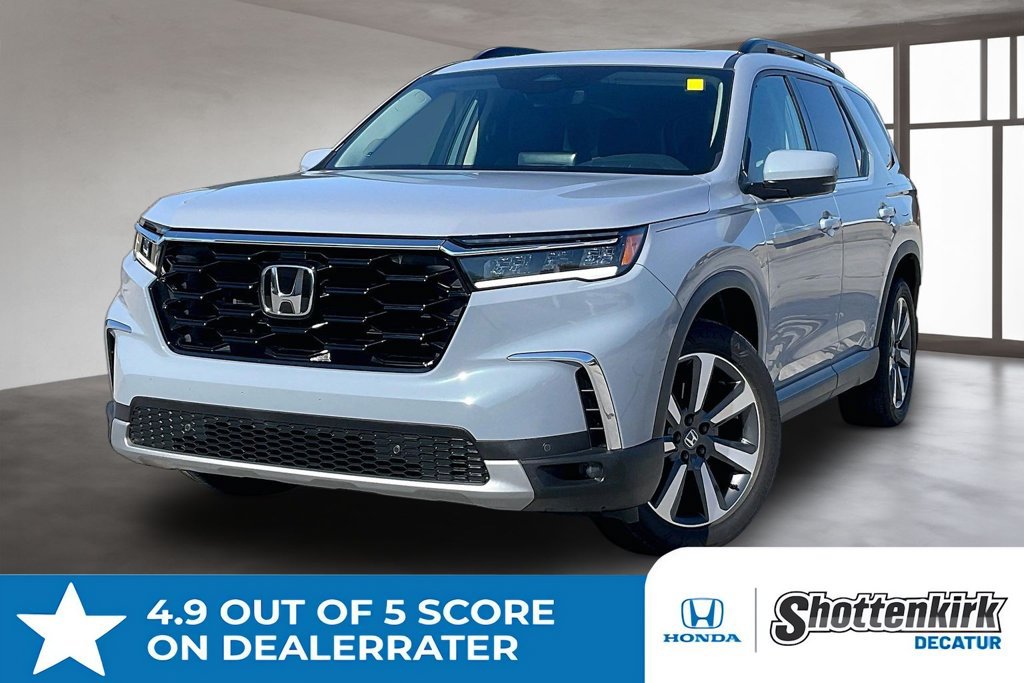 Used 2025 Honda Pilot Touring image 1
