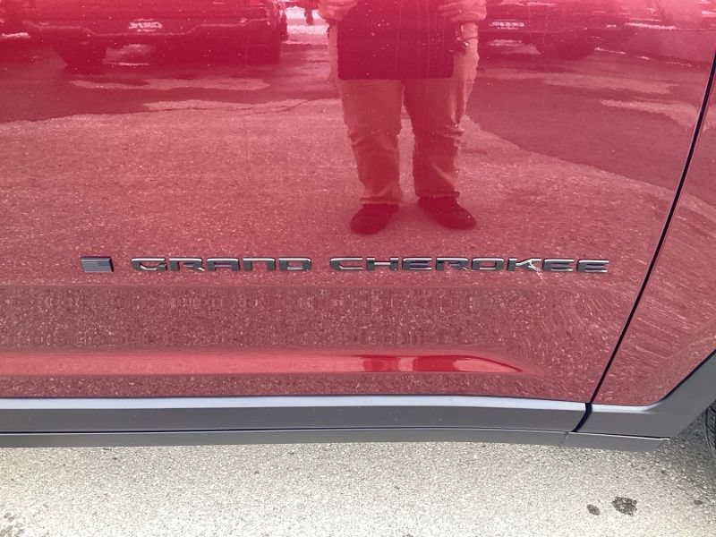 New 2025 Jeep Grand Cherokee L Altitude AWD/4WD image 10