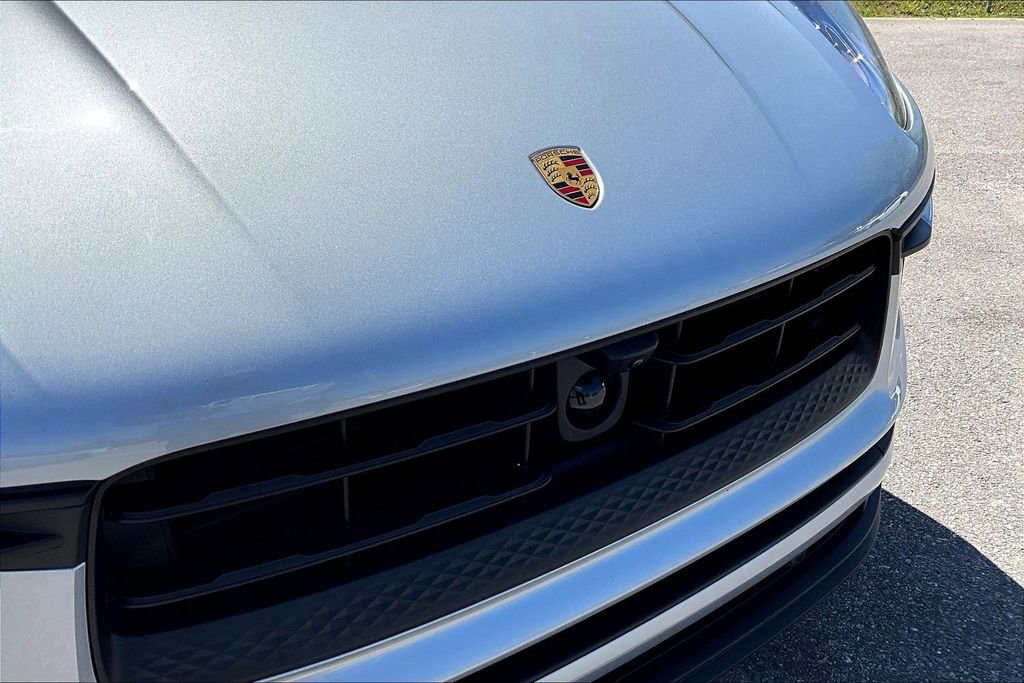Used 2023 Porsche Macan Turbo image 34