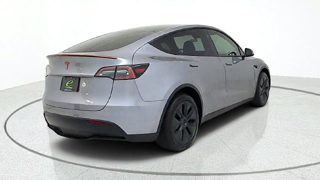 Used 2025 Tesla Model Y Long Range RWD image 8