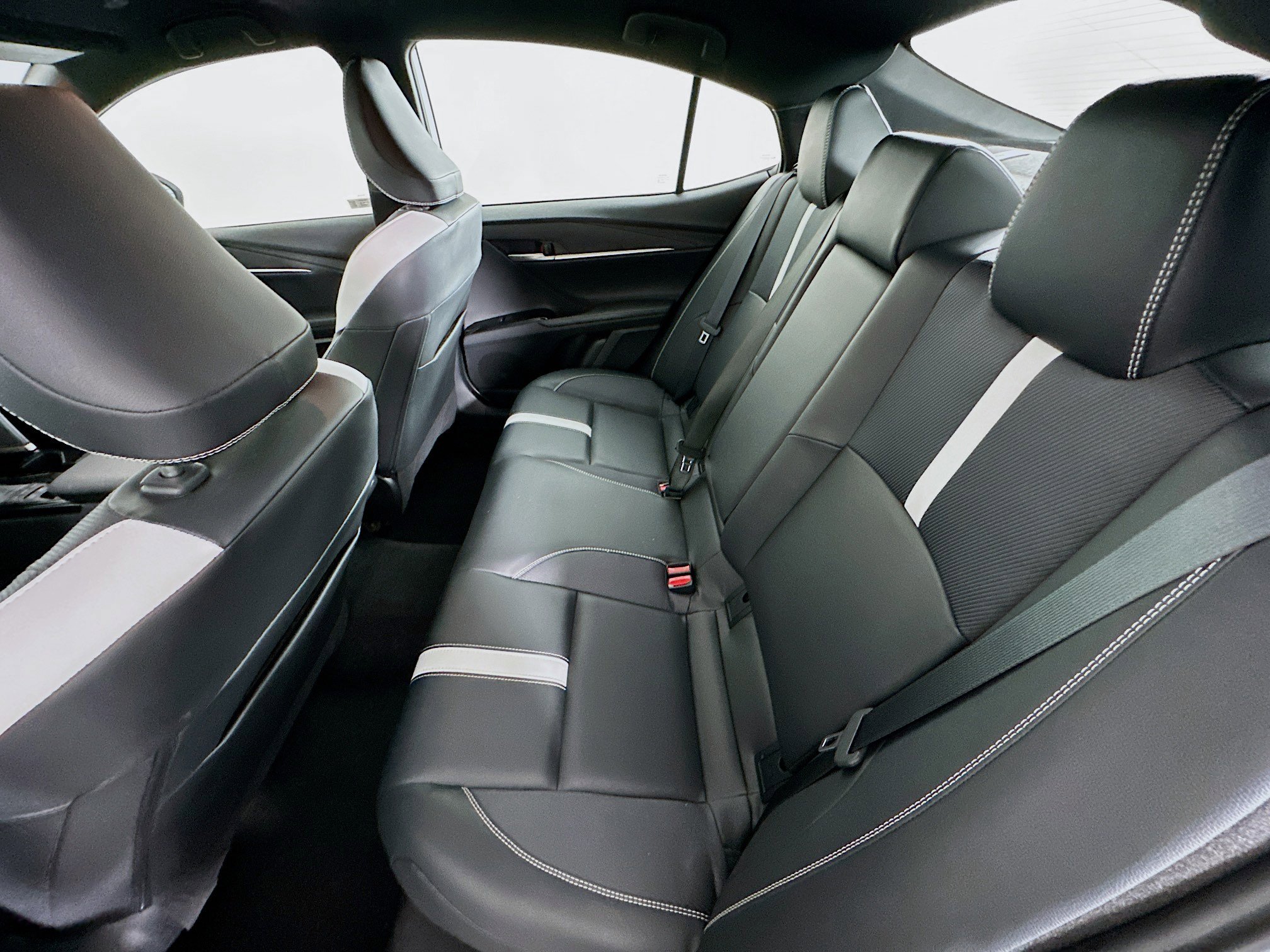 Used 2025 Toyota Camry SE image 28