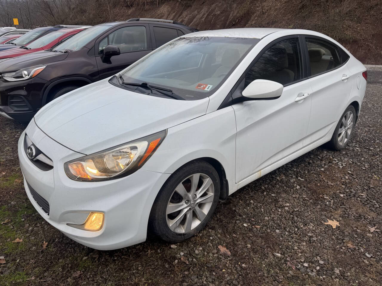 Used 2012 Hyundai Accent GLS w/ Premium Pkg 3 FWD image 1