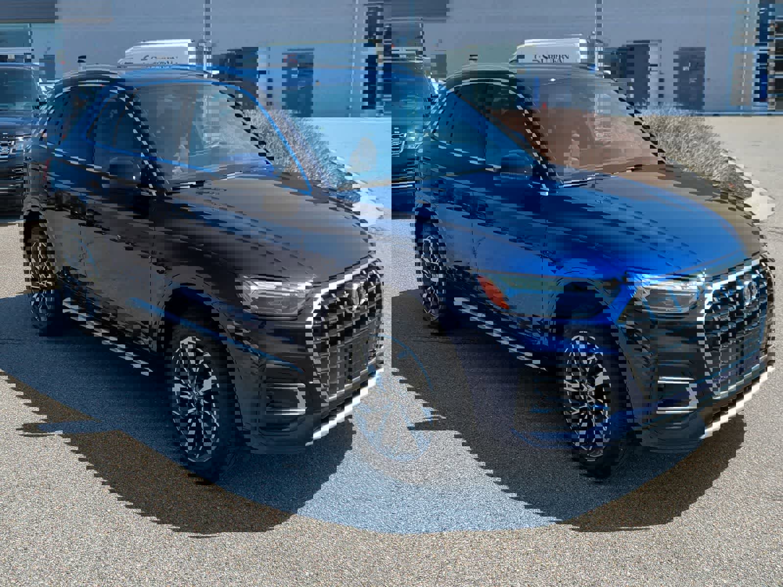 Used 2021 Audi Q5 Premium Plus w/ Premium Plus Package image 2