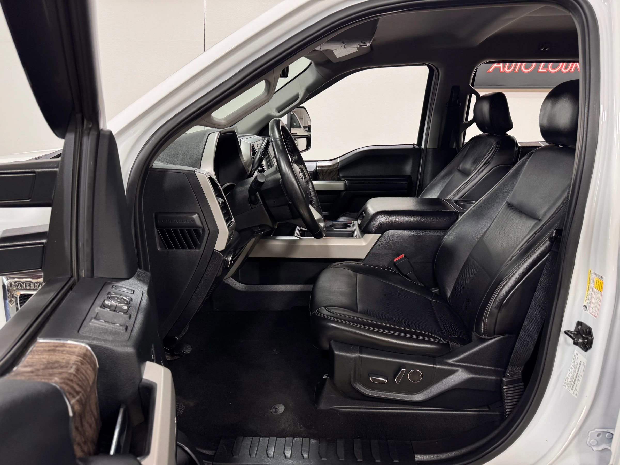 Used 2019 Ford F250 Lariat w/ Lariat Value Package AWD/4WD image 14