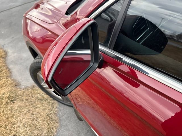 Used 2018 Volkswagen Tiguan SEL Premium image 30