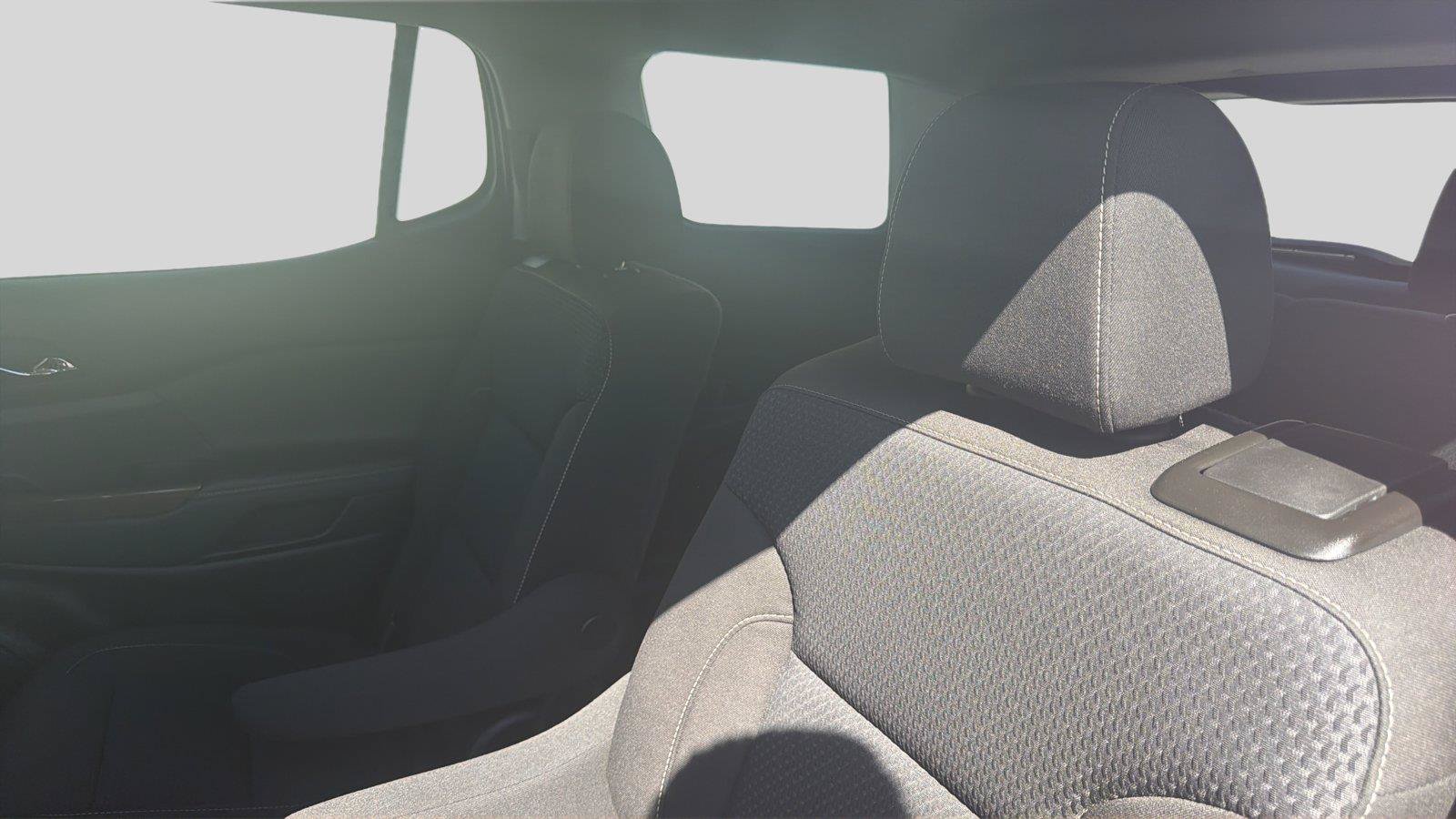 Used 2023 GMC Acadia SLE w/ Driver Convenience Package FWD image 18