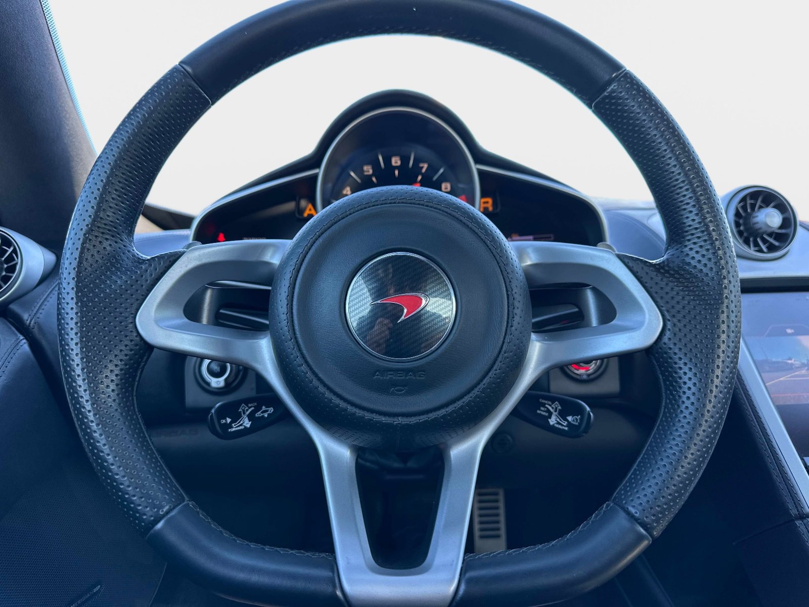 Used 2015 McLaren 650S Spider image 27