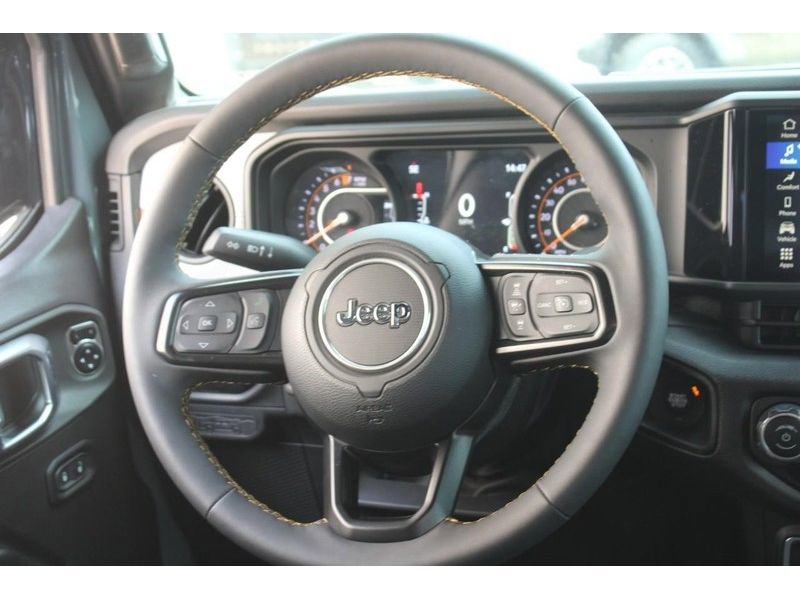 Used 2024 Jeep Gladiator Sport image 14