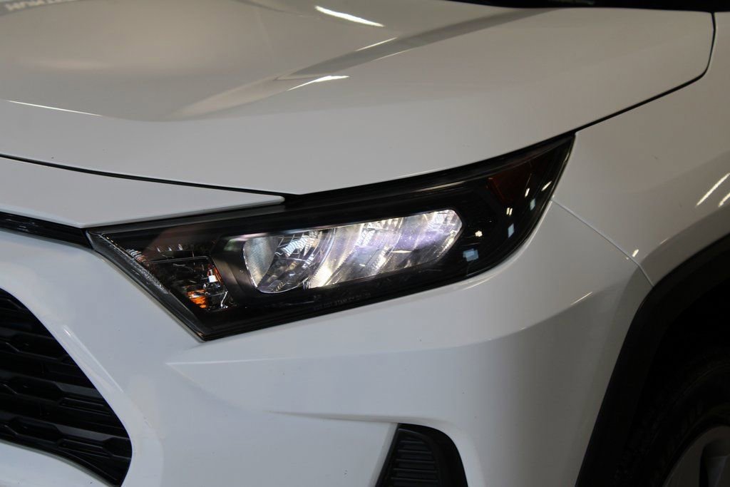 Used 2021 Toyota RAV4 LE image 2