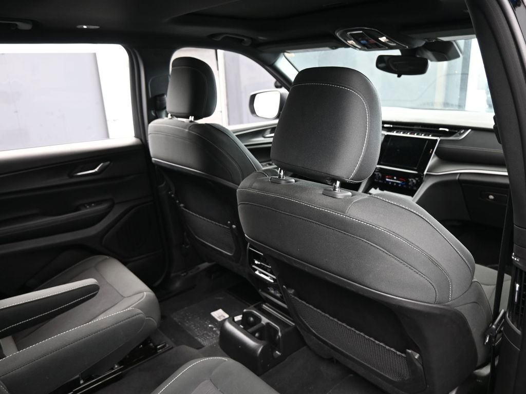 Used 2024 Jeep Grand Cherokee L Laredo image 41