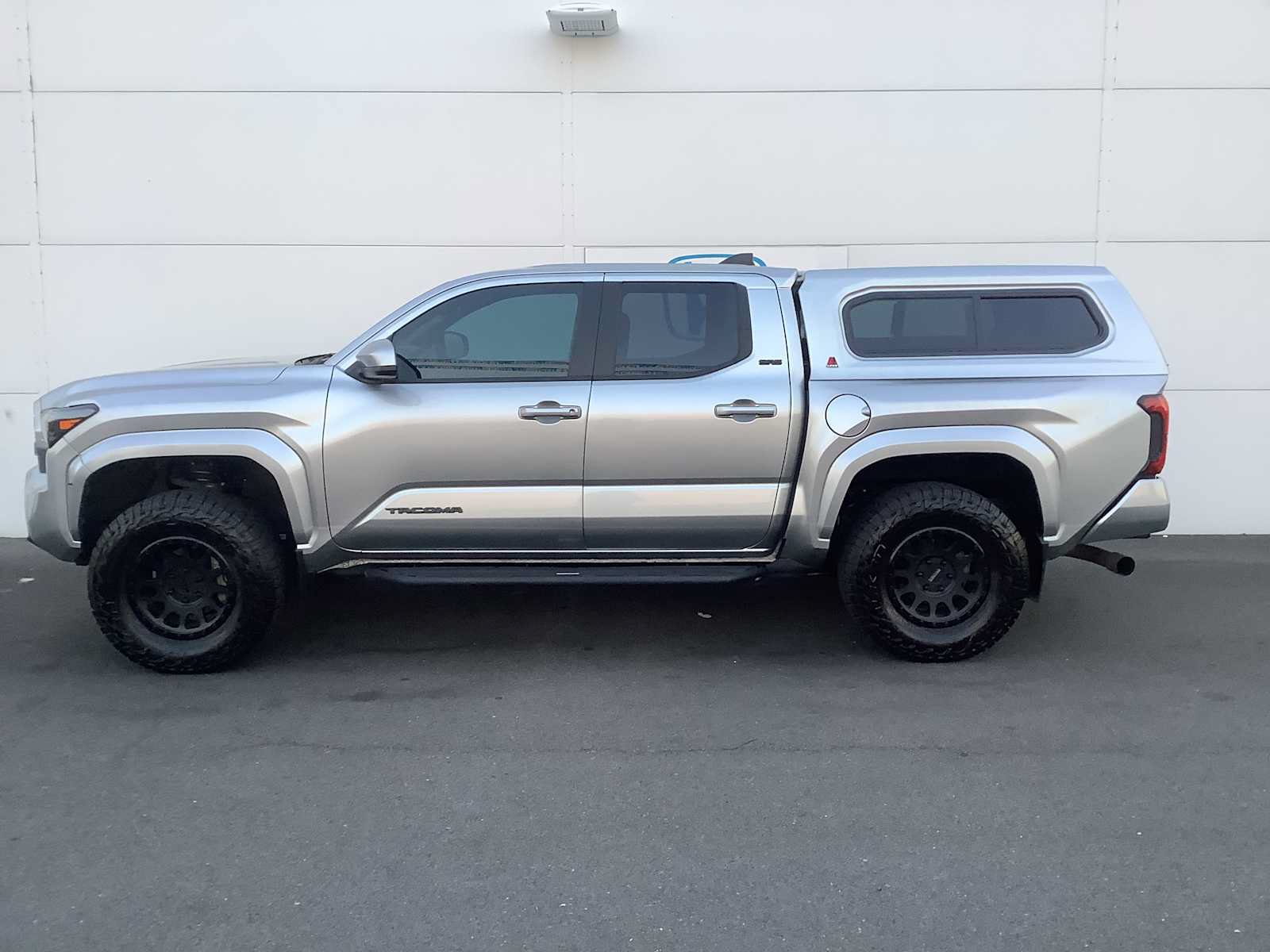 Used 2024 Toyota Tacoma SR5 AWD/4WD image 2