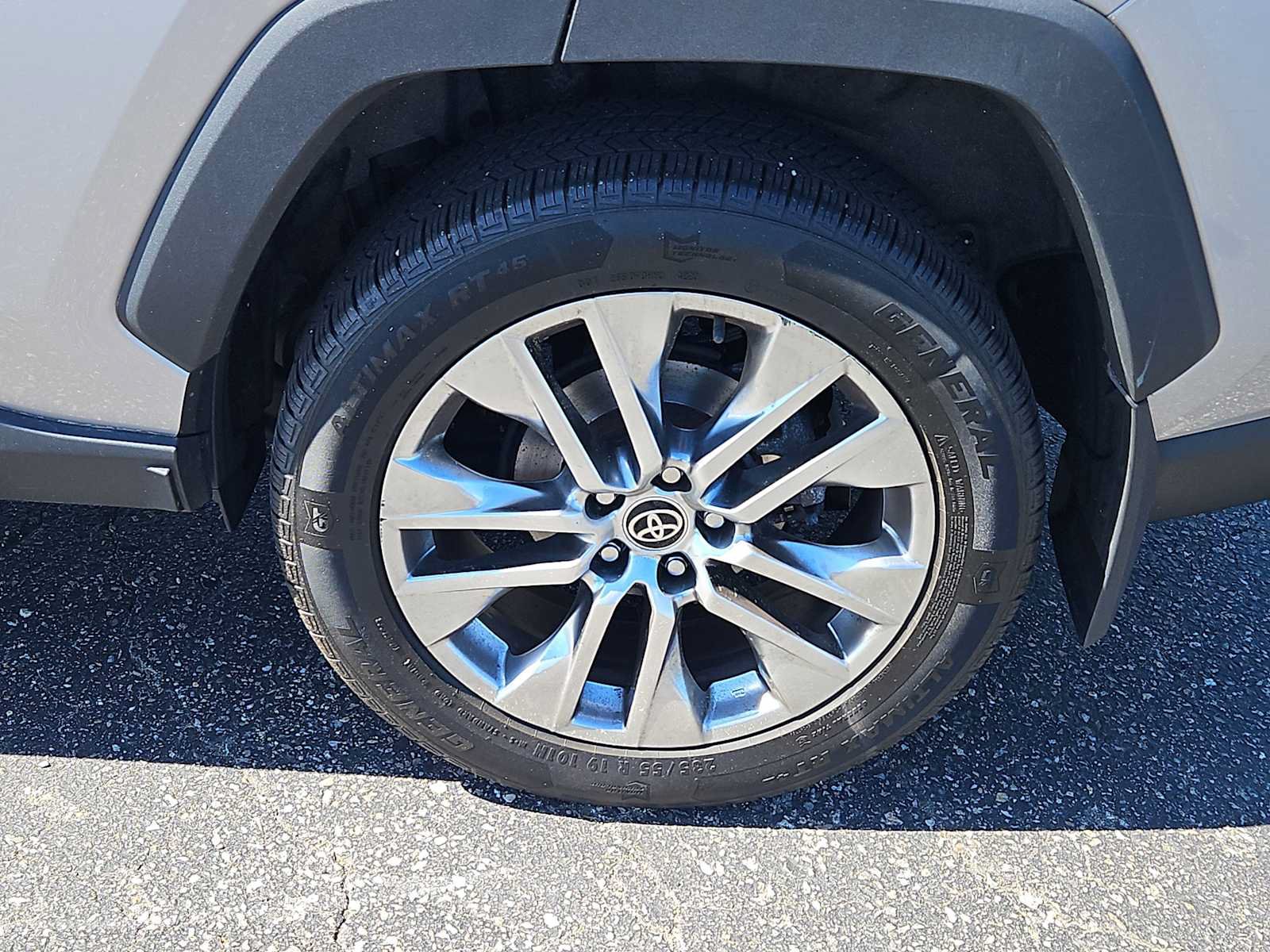 Used 2021 Toyota RAV4 XLE Premium AWD/4WD image 28