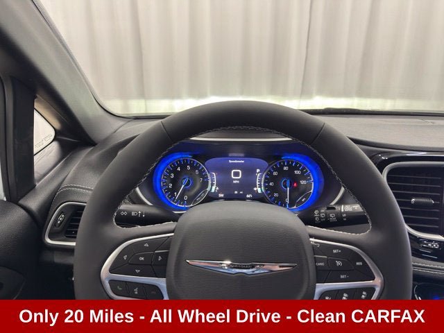 Used 2025 Chrysler Pacifica Select AWD/4WD image 6