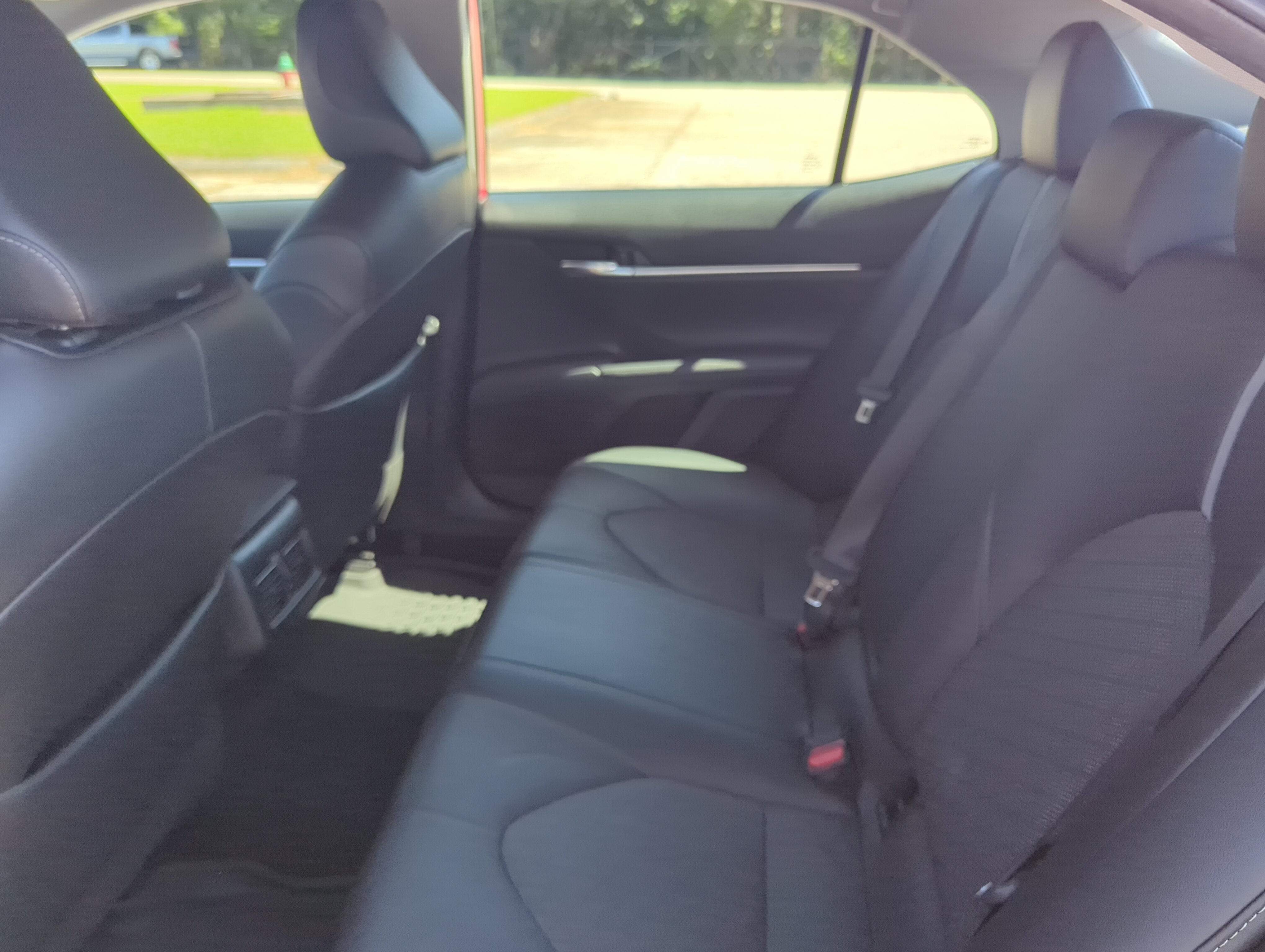 Used 2022 Toyota Camry XSE FWD image 11
