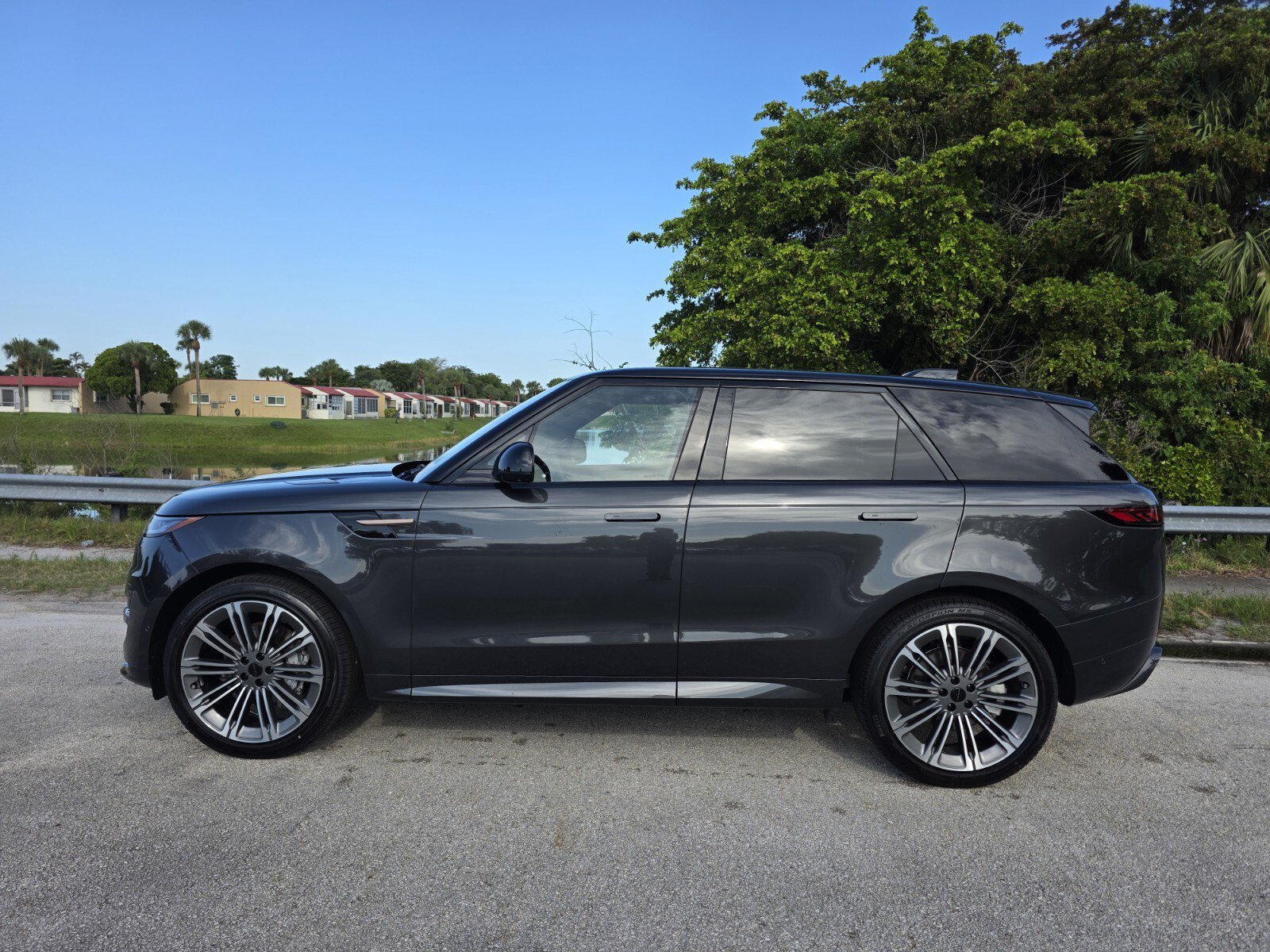 New 2026 Land Rover Range Rover Sport Dynamic SE AWD/4WD image 7