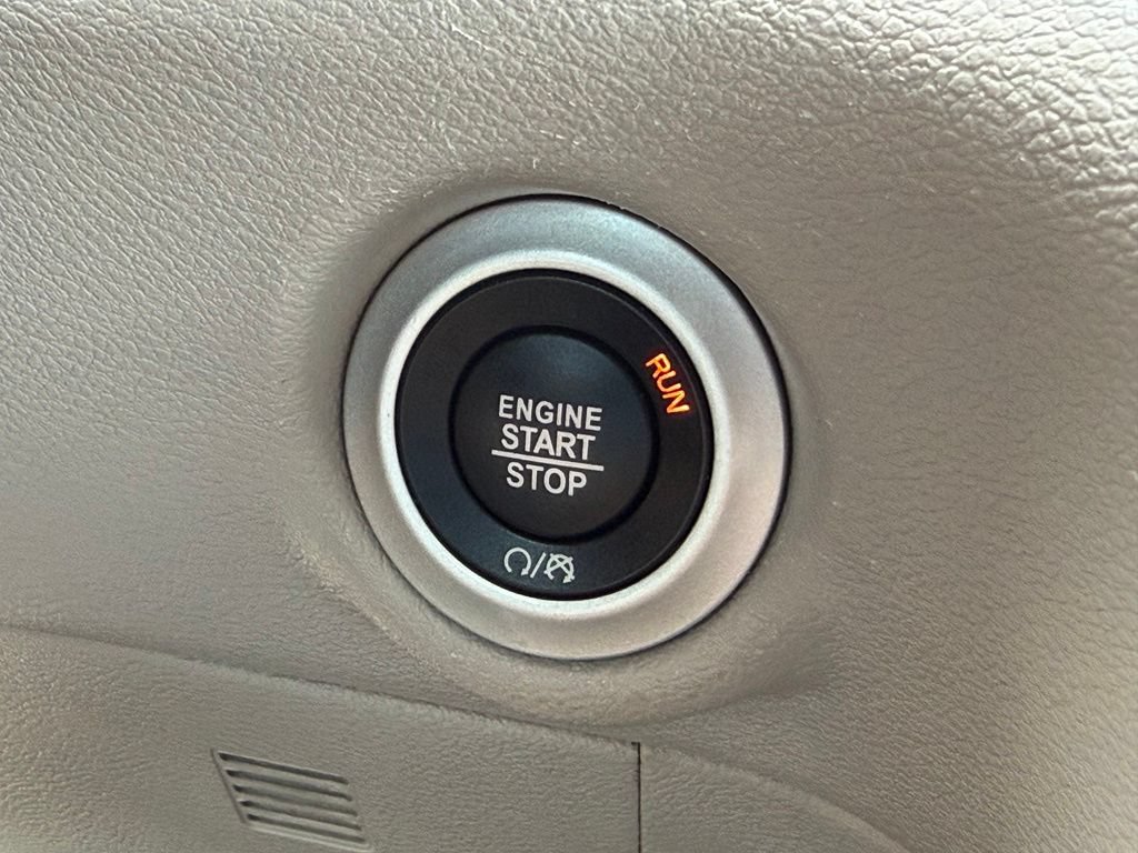 Used 2024 Chrysler Pacifica Touring-L FWD image 28