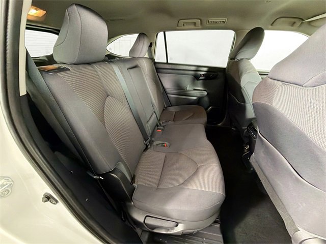 Used 2021 Toyota Highlander LE image 27