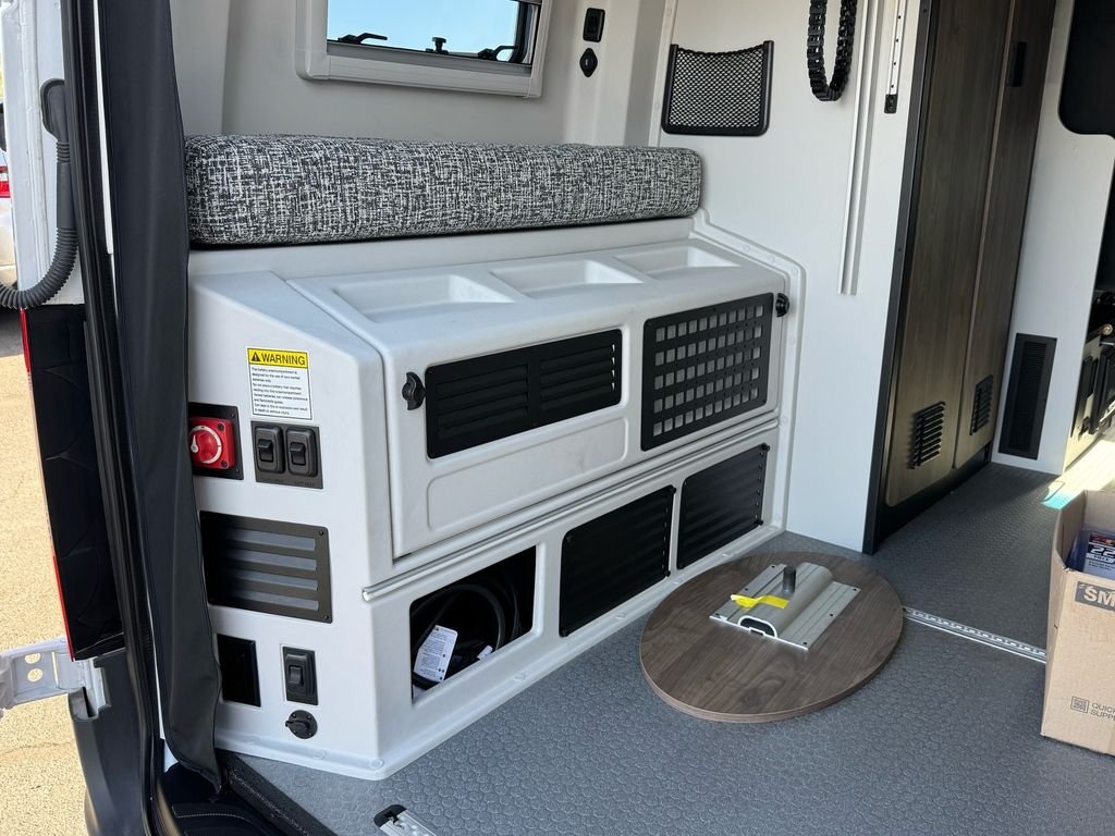 Used 2023 Mercedes-Benz Sprinter 2500 image 40