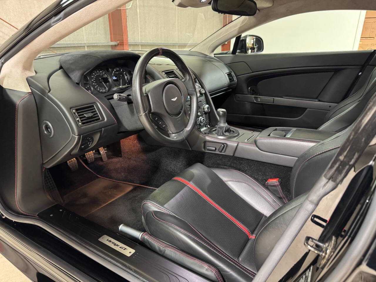 Used 2015 Aston Martin V8 Vantage GT image 2