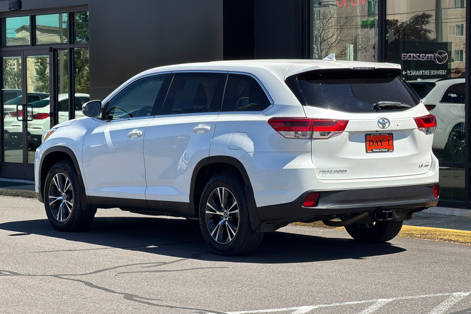 Used 2019 Toyota Highlander Plus AWD/4WD image 7