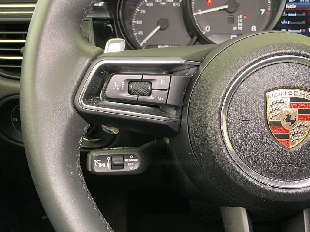 Certified 2025 Porsche Macan image 40