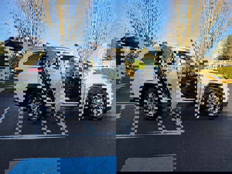 Used 2014 Toyota Highlander XLE image 24