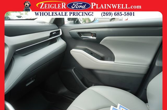 Used 2023 Toyota Highlander XLE image 35