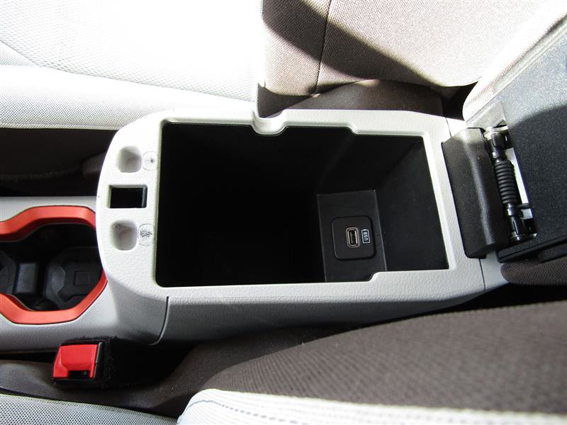 Used 2015 Jeep Renegade Latitude image 23