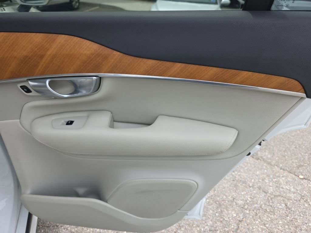 Used 2022 Volvo XC90 T5 Momentum w/ Advanced Package image 14