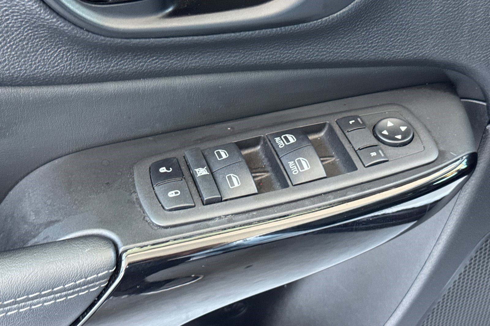 Used 2023 Jeep Cherokee Altitude Lux AWD/4WD image 13