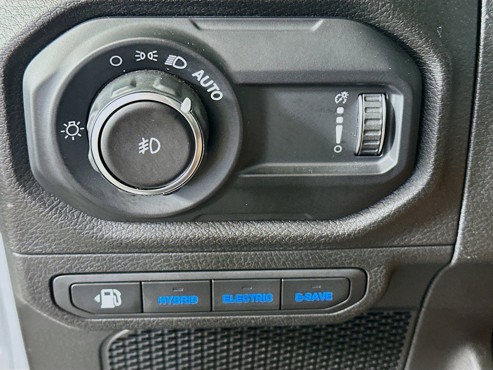 Used 2024 Jeep Wrangler Unlimited AWD/4WD image 17