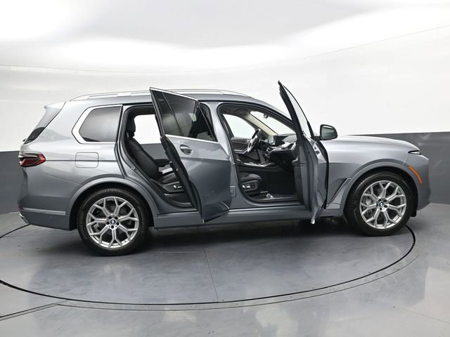 Used 2023 BMW X7 xDrive40i w/ Parking Assistance Package AWD/4WD image 37