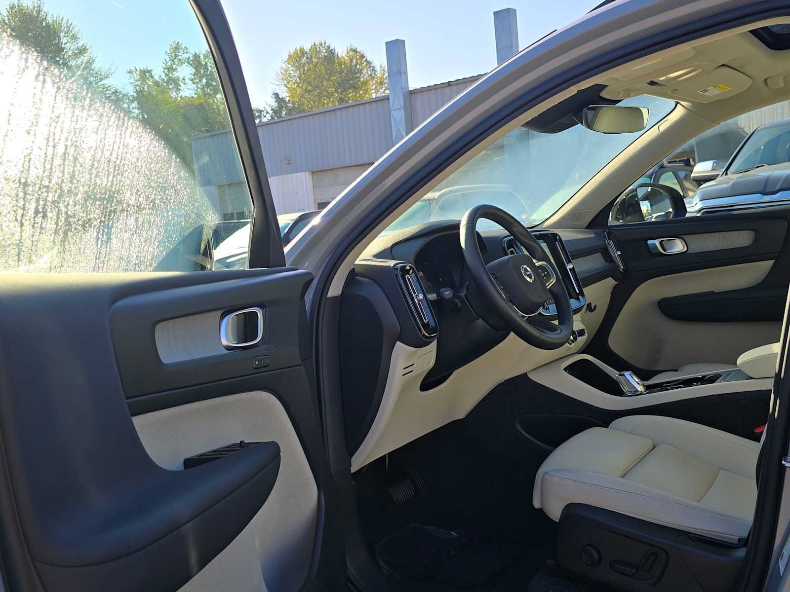 Certified 2026 Volvo XC40 B5 Plus AWD/4WD image 21