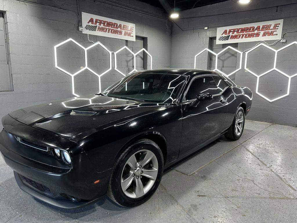 Used 2017 Dodge Challenger SXT RWD image 5