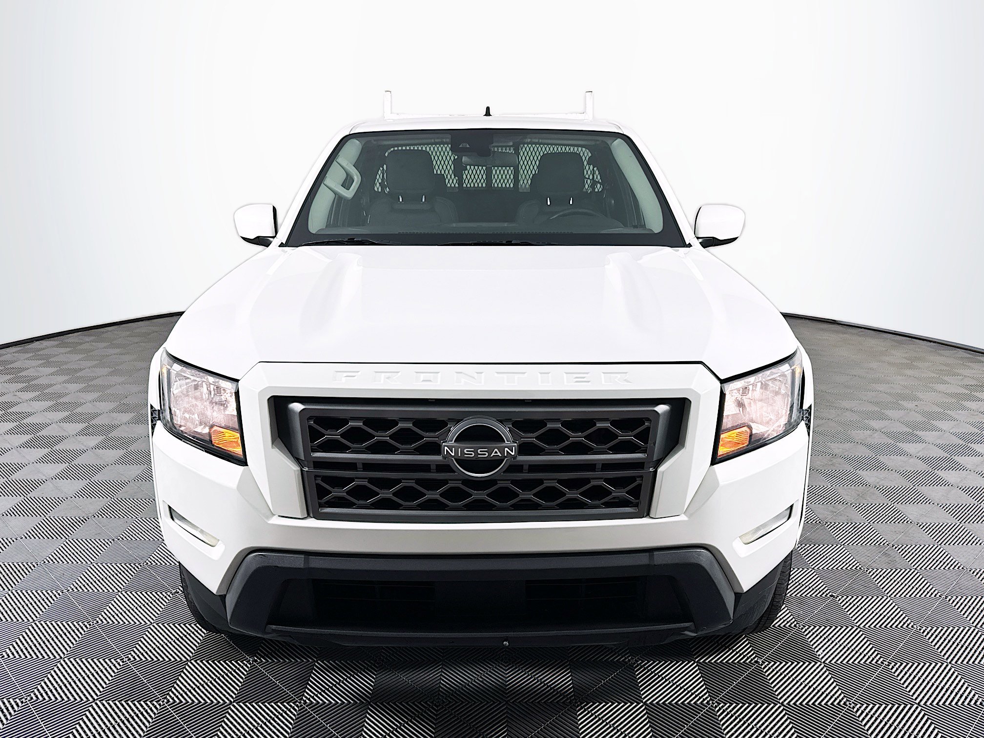 Used 2023 Nissan Frontier SV w/ SV Convenience Package image 2