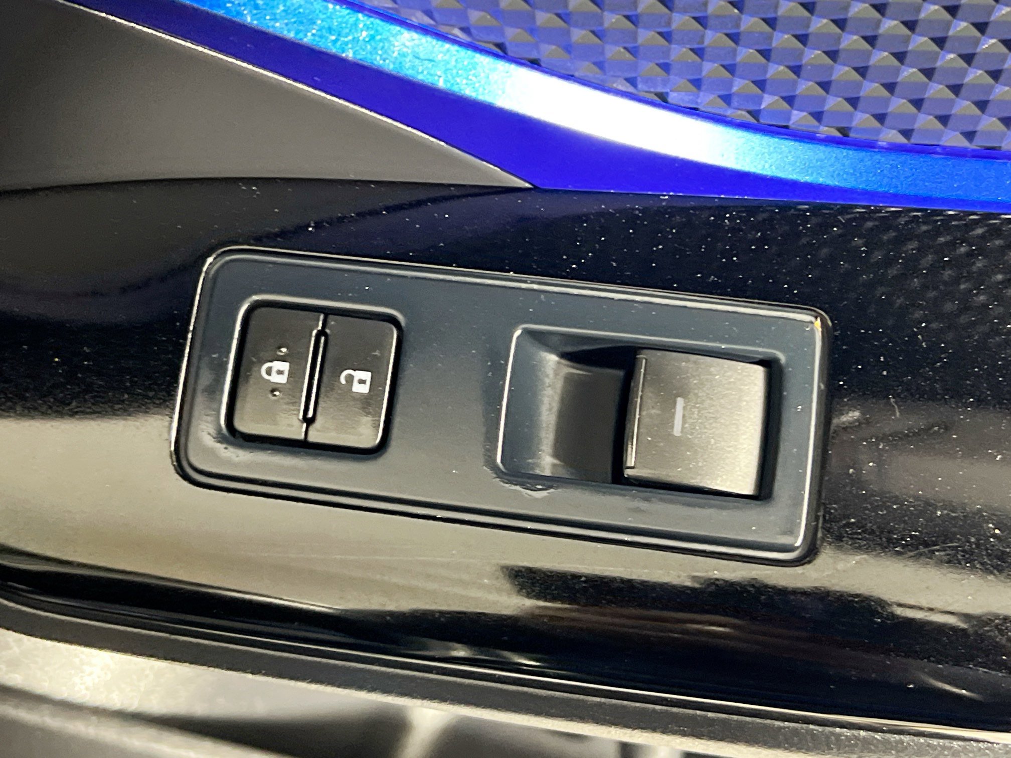 Used 2020 Toyota C-HR XLE image 31