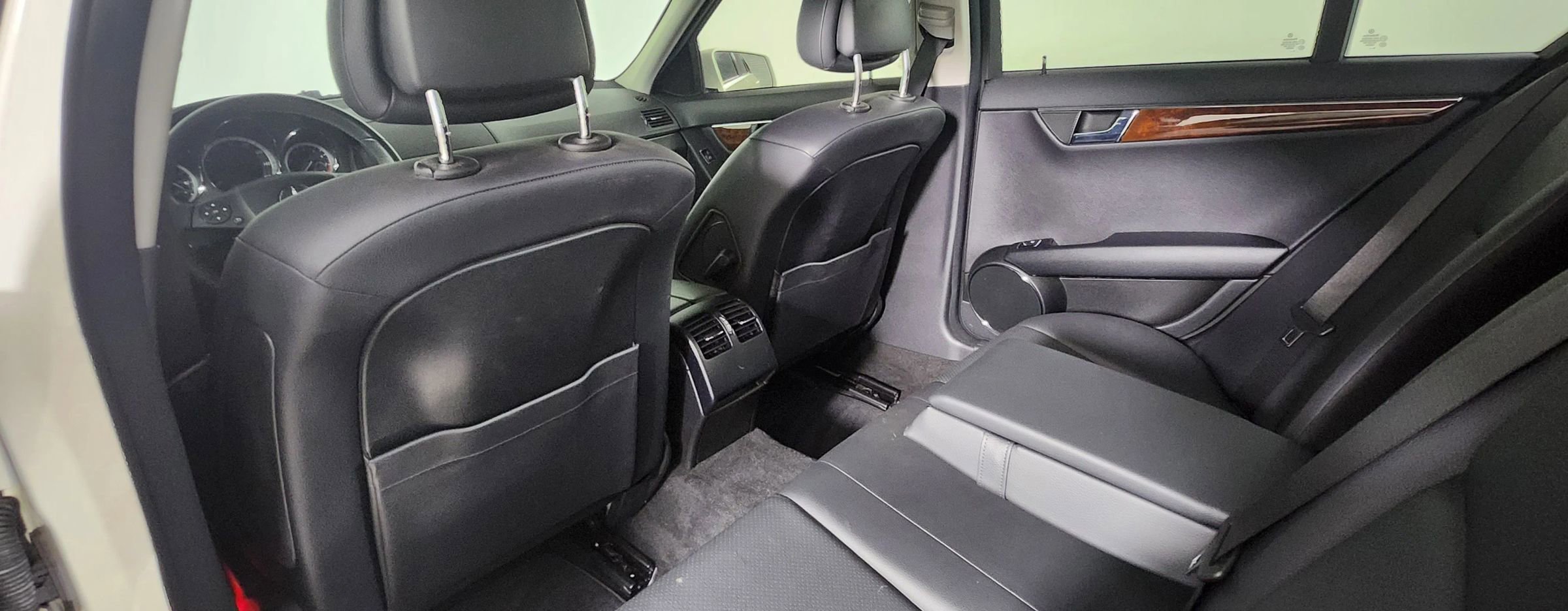 Used 2010 Mercedes-Benz C 300 C 300 Luxury Sedan 4D image 12