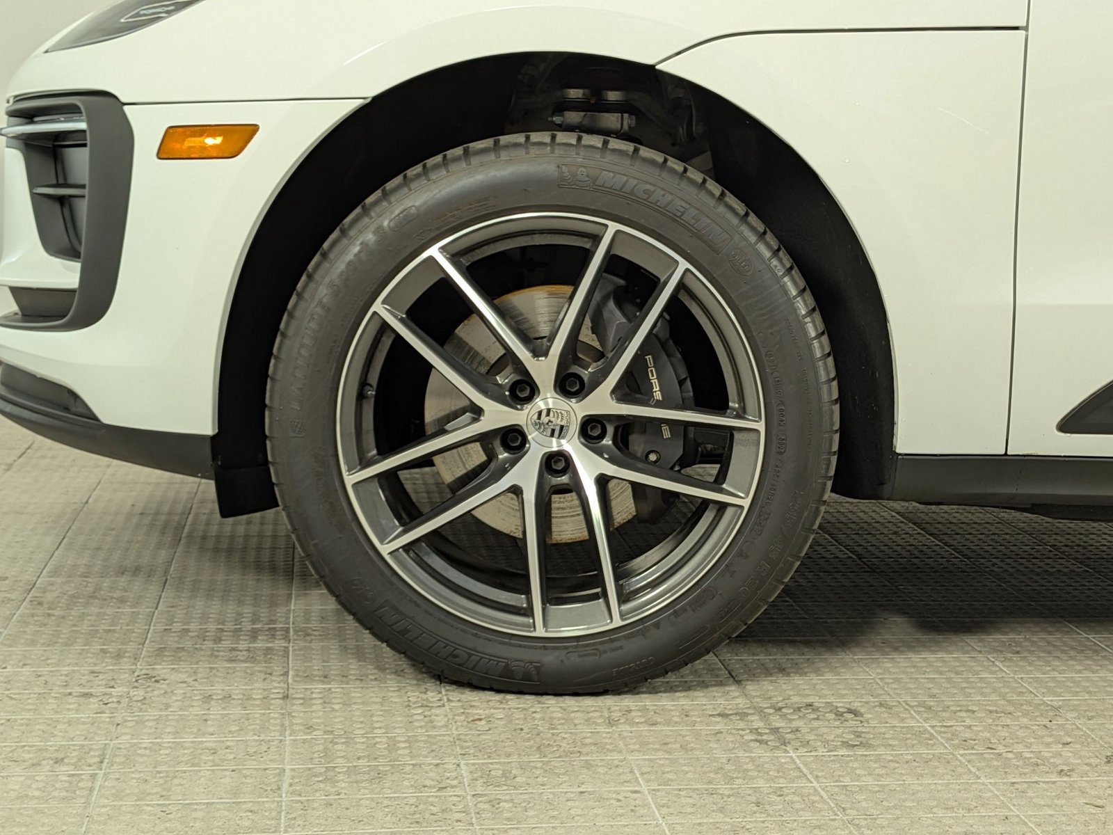 Certified 2025 Porsche Macan Turbo AWD/4WD image 27