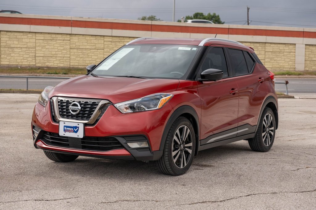 Used 2020 Nissan Kicks SR w/ SR Premium Package image 3