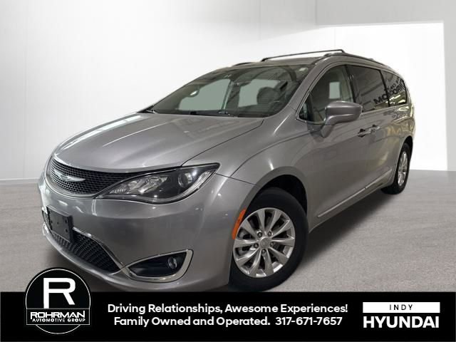 Used 2018 Chrysler Pacifica Touring-L image 1
