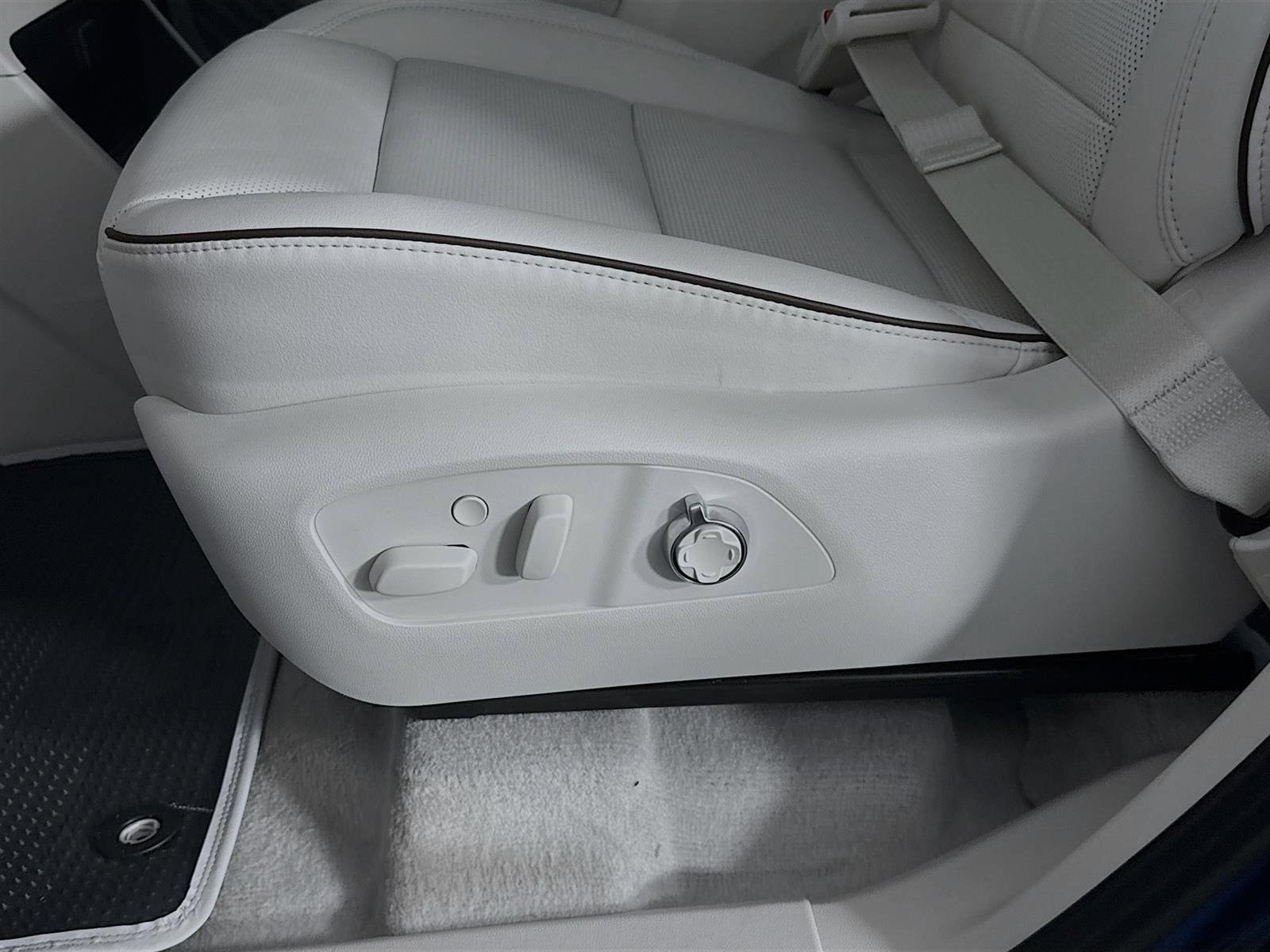New 2026 Buick Enclave Avenir w/ Super Cruise Package FWD image 22