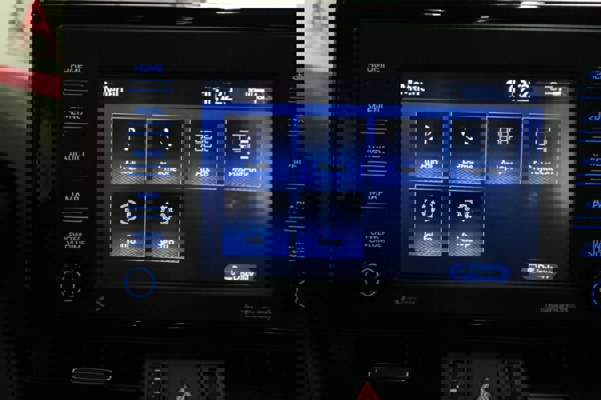 Used 2022 Toyota RAV4 XLE Premium image 16