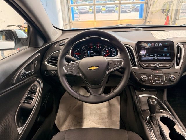 Used 2017 Chevrolet Malibu LT FWD image 17