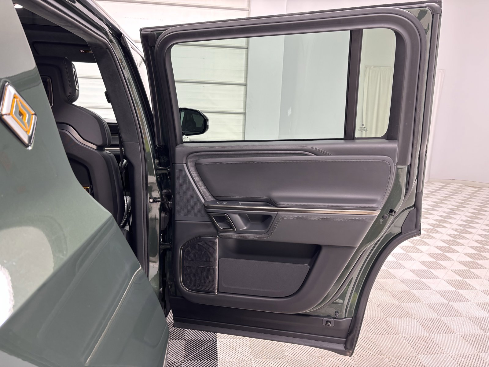 Used 2023 Rivian R1S Adventure AWD/4WD image 19
