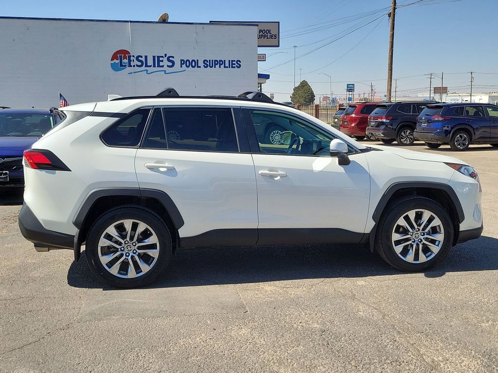 Used 2021 Toyota RAV4 XLE Premium image 9