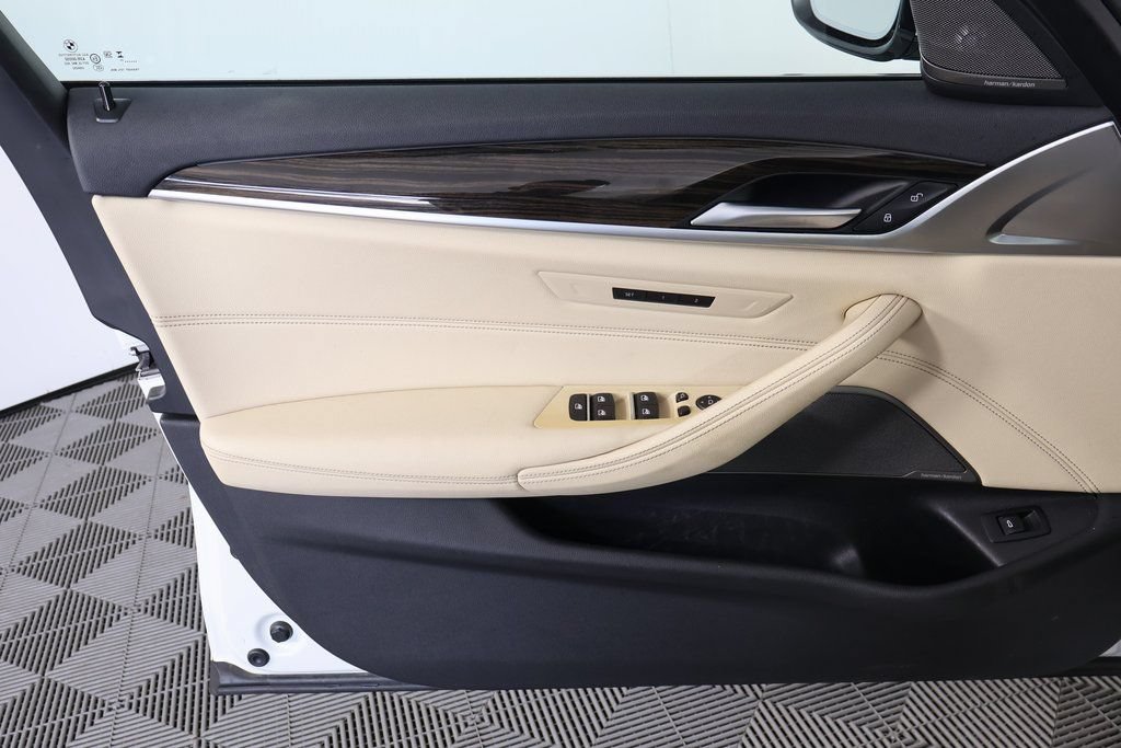 Used 2023 BMW 530i w/ Premium Package RWD image 11
