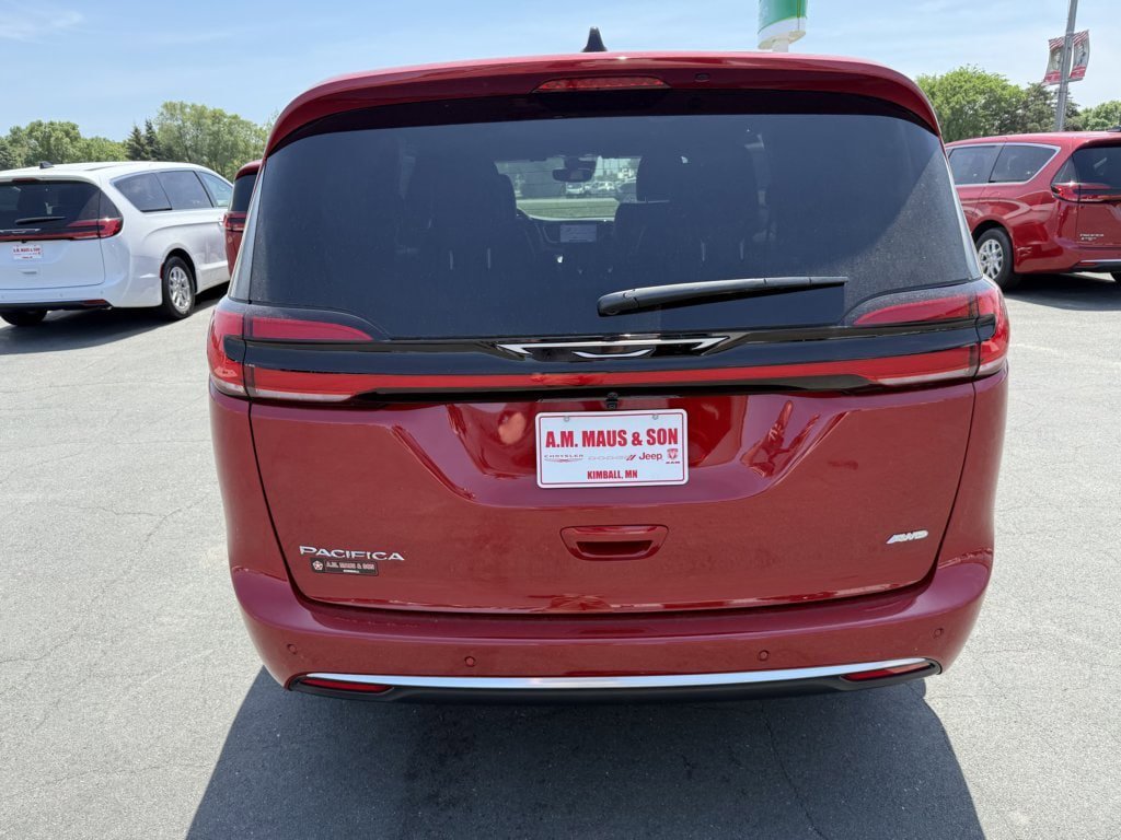 New 2027 Chrysler Pacifica Select AWD/4WD image 7