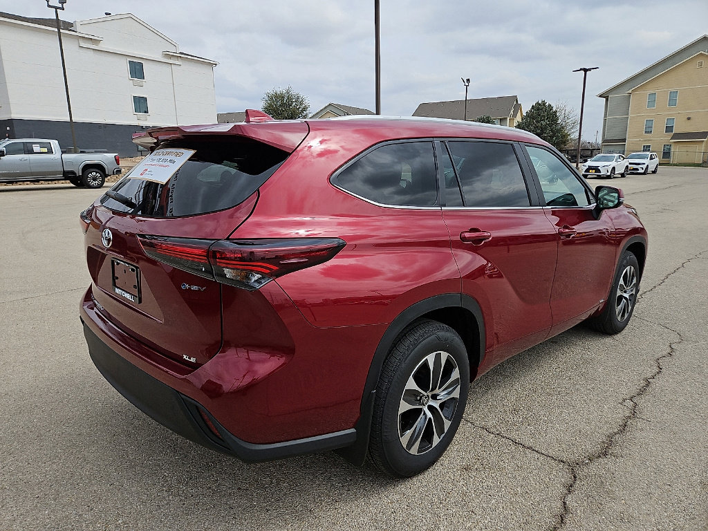 Certified 2026 Toyota Highlander XLE image 5